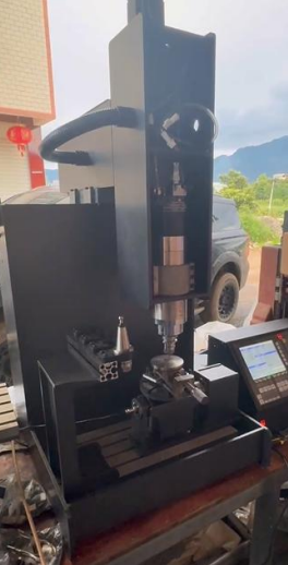 CNC 5 EJES 340 x 250 x 300mm CON CAMBIO DE HERRAMIENTA SERIE  FRESADO - MODELO GZ03-3425-5 ATC