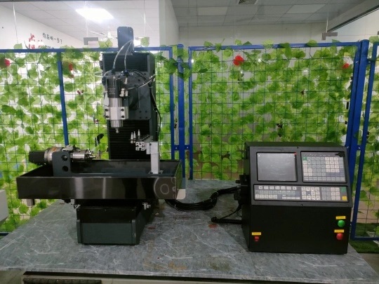 CNC 5 EJES 250 x 200 x 270mm SIMULTÁNEOS SERIE  FRESADO CON CAMBIO DE HERRAMIENTA - MODELO GZ01-2727-5 ATC