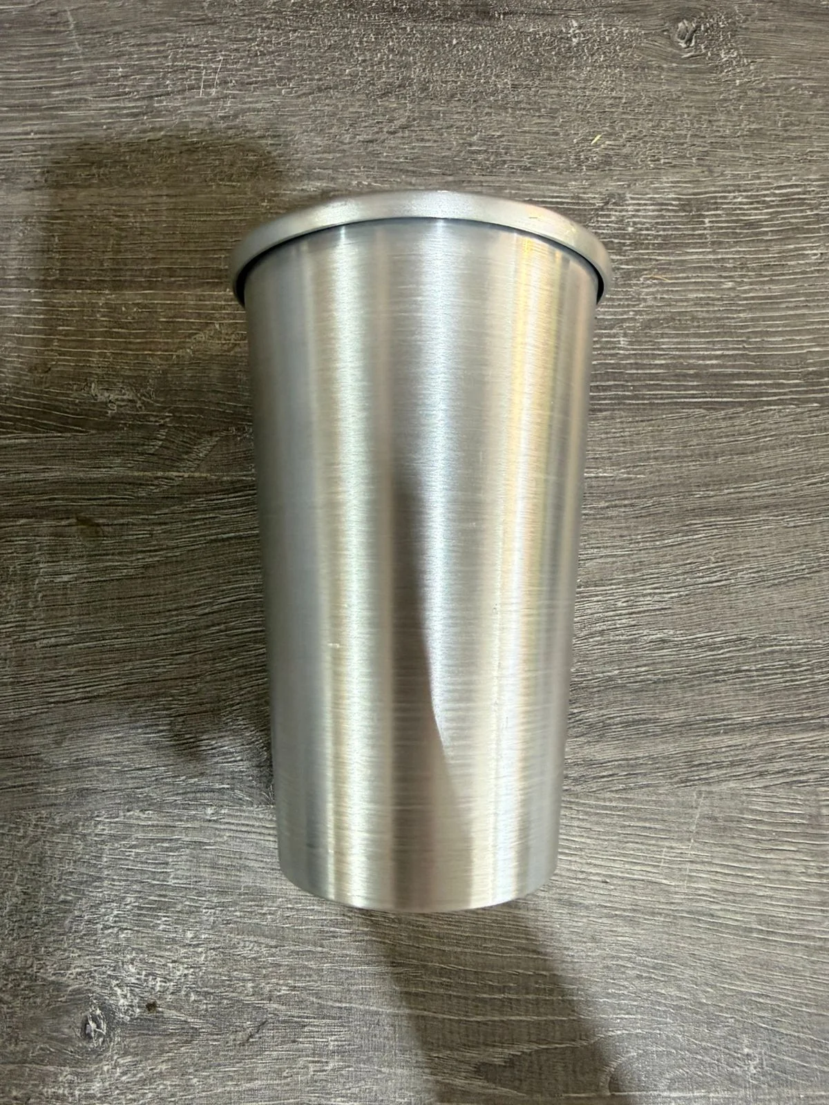 MOD1 750ML LABIO RECTO VASO  ALUMINIO 9.5 (diametro superior) - 7 (diametro inferior) - 15 (altura),(LAS MEDIDAS PUEDEN VARIAR)